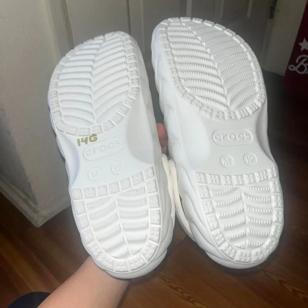 Crocs Men's Grey and White Classic Lined Slip on Overpuff Sandals SZ 12